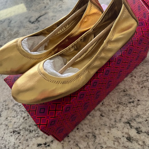 Tory Burch Edie Ballet Flats Gold Brand New - Picture 2 of 5